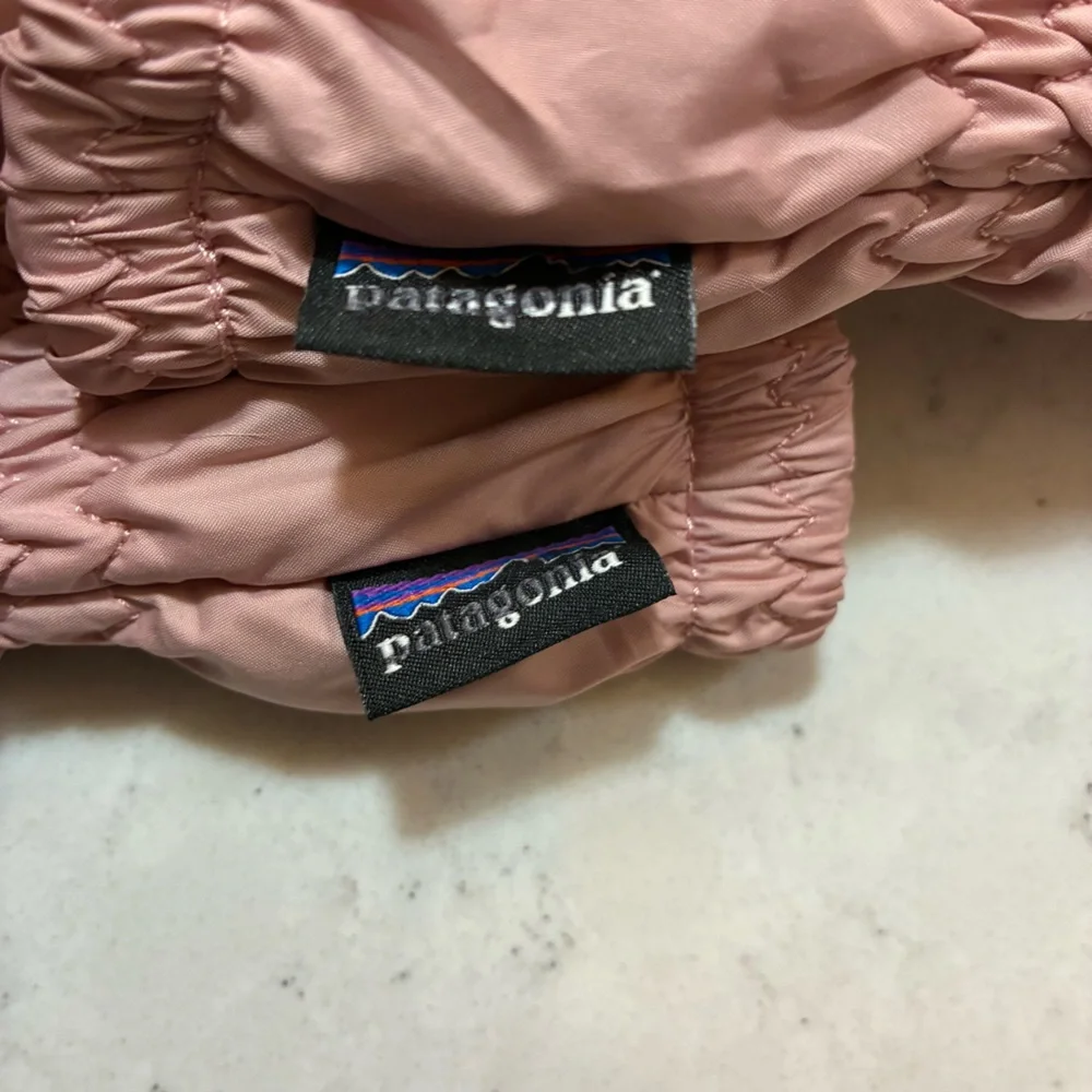 Patagonia Baby Puff Mittens in Fuzzy Mauve
